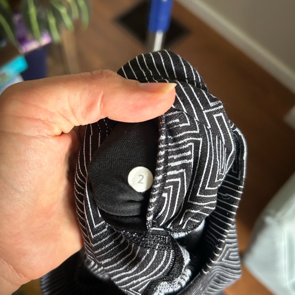 Lululemon Wunder Unders in EUC - Picture 9 of 9